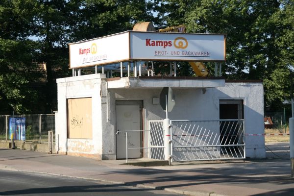 ehemalige Pförtnerhäuschen - Straßenansicht der Puschkinstraße