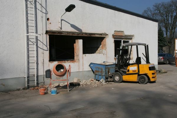 Fenster werden im neuen Shop eingesetzt