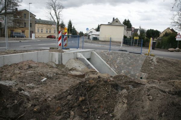Teil des erneuerten Bachlaufes unter der Straße.