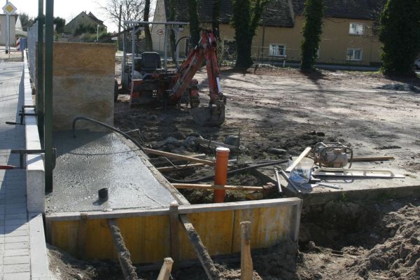 Eingeschaltes gegossenes Fundament.