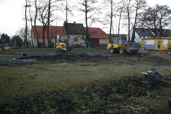 Bau der neuen Eifahrt.