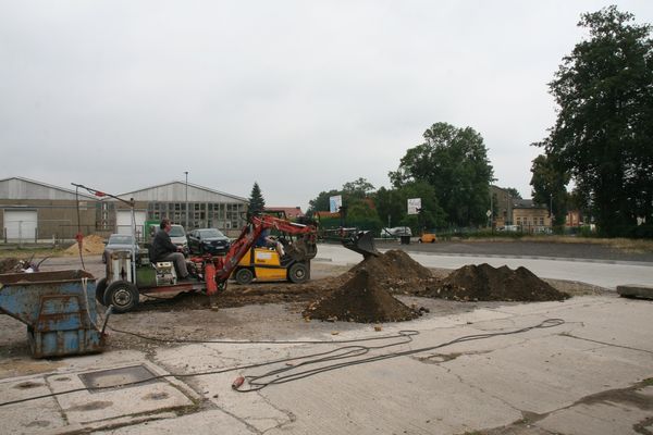 Kabelgraben für den neuen Ladesäulen.